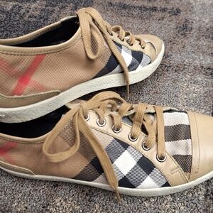 Vintage Burberry Tan and Black Women's Sneakers